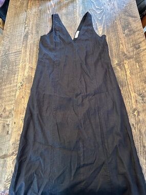 Linen dress in black